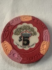 $5 Dunes 1983 Vintage RARE casino chip Las Vegas Excellent Shape. picture