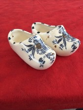 VINTAGE HAND-PAINTED MINIATURE PORCELAIN CLOG SHOES MADE IN JAPAN (T78) picture