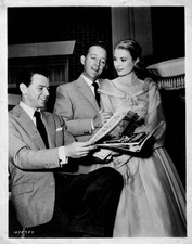 HOLLYWOOD GRACE KELLY + FRANK SINATRA CROSBY BEHIND SCENES 1950s ORIG PHOTO MA77 picture