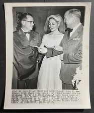 Vintage Press Photo COL John P. Stapp USAF Fastest Man On Earth & Lillian Lanese picture