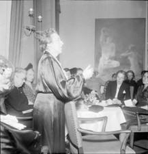 Mrs Dreyfuss Barney at a Women s Convention 1948 Switzerland Old Photo picture