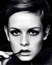TWIGGY 8x10 PHOTO WM picture