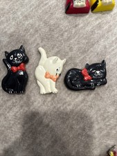 Vintage 3pc Ceramic Cat Refrigerator Magnets 2.5” Hand painted picture