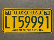 VINTAGE 1970-1971 ALASKA LICENSE PLATE YELLOW/BLUE NORTH TO THE FUTURE LT-59991 picture