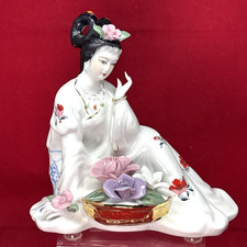 Vtg Japanese Porcelain Sitting Geisha Figurine w/Floral Kimono & Flower Basket picture