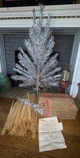Evergleam Aluminum Christmas Tree 4ft 59 Branches w/papers Vintage Original Box picture
