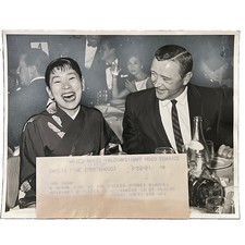 1961 Original Press Photo Miyoshi Umeki Winfield Opie Golden Globe Awards Rare picture