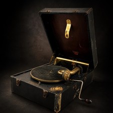 Vintage 1930’s RCA Victor Victrola Portable Suitcase Phonograph 78 RPM Working picture