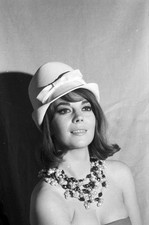 Natalie Wood With a Hat On Her Head 4x6 Picture Celebrity Print picture