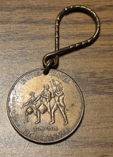 Vintage US Bicentennial 1776-1976 Spirit of '76 Medallion Keychain picture