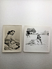BEAUTIFUL GIRLS ON THE BEACH~2 VINTAGE PHOTO SNAPSHOTS 1950's picture