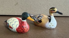 2 Vtg Enesco Duck Figurines - Plastic? 1983 - CH50B4 picture