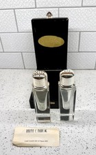 Lovely vintage 1950's MCM Dorothy C. Thorpe Inc. lead crystal salt and pepper picture