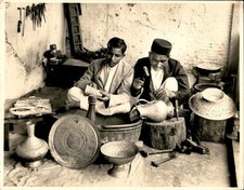 GA283 Approx 1920s Original Underwood Photo BRASS WORKERS DELHI INDIA ARTISANS picture