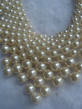 VTG Faux White Pearl Plastic Necklace Bib Style Lightweight picture