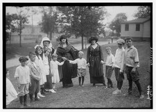 Photo:Rosa Ponselle with Children ca 1915 1920 picture