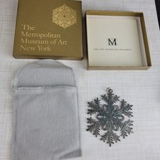 MMA 2005 Metropolitan Museum of Art New York Snowflake Silver Plated Ornament picture
