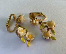 vintage estate enameled daisy clip on earrings picture