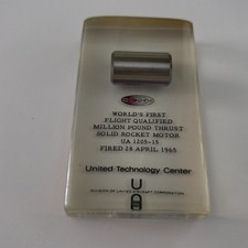 Vintage Acrylic Paperweight UTC Solid Rocket Motor UA 1205-15 Fired 1965 inside picture