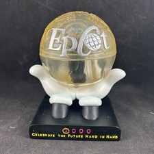 2000 WDW EPCOT DISNEY MILLENNIUM WATCH IN GLOBE MICKEY HANDS EXCLUSIVE 0565/2000 picture