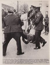 1963 Press Photo Chester PA Police Arrest Negro Segregation Demonstrator picture