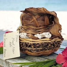 Vtg Hawaiian Wattle Mix Maui Basket  Seashells & Plant Fibers W/Tag Signed EC  picture