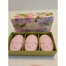 VTG Avon Lilac SoapCakes 1970s Collectible Vanity Floral Display Set w/ Box picture