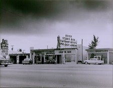 LG823 1956 Original Photo BILL SHAYNE SERVICE STATION Vintage Americana Travel picture