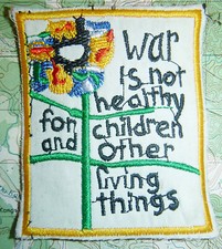 Patch - WAR IS NOT HEALTHY FOR CHILDREN - Vietnam War - Flower Power - D.399 picture