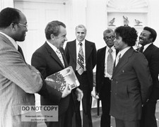 RICHARD NIXON WITH JAMES BROWN IN 1972