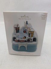 2010 Hallmark Ornament Home For The Holidays Magic Lights Sound 619-200 picture