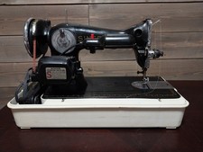 1946 Singer Sewing Machine Model 15 AG589507 picture