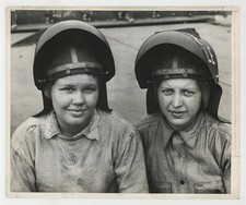 Female Iron Welders 1943 Women Ironworkers Tough Strong Girls Right Photo J15535 picture