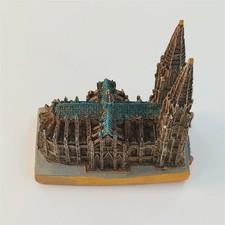 Gothic Cologne Cathedral Resin Statue Miniature Tourist Souvenir Home Desk Decor picture