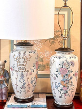 1970s Pair of Chinoiserie Ming Style Enameled Porcelain Lamps picture