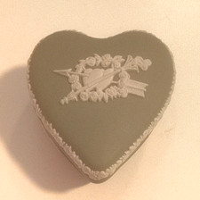 Wedgwood Jasperware Sage Heart Trinket Box Celebration of 2000- Excellent picture