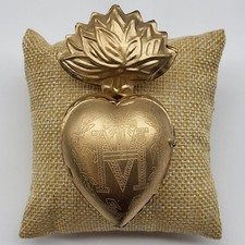 Vintage Sacred Heart Metal Locket Trinket box Ornament compartment shrine picture