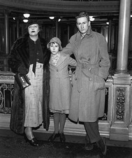 Mrs Leslie Howard wife of note actor daughter Leslie son Ronald pi- Old Photo picture