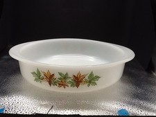 Glasbake Maple Leaf Pattern Round Casserole Baking Dish J-2429 8.5