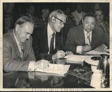 1972 Press Photo International Longshoremen's Association Officers sign contract picture