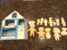 Vintage 1974 Pillsbury Playthings Play House + 8 Poppin Fresh Family Figures + picture