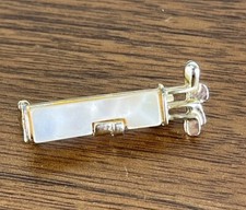 Vtg Golfer golfing Pin Brooch golf clubs in bag gold tone Golf bling picture
