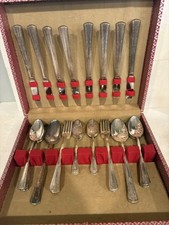 VINTAGE ROGERS DELUXE PLATE SILVERPLATE GRACIOUS SILVERWARE 34 PIECES W/ CASE picture
