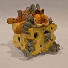Vintage Garfield Cat Sitting On Top Of The World Music Box Westland 2349 Works  picture