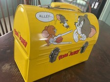 VINTAGE TOM AND JERRY LUNCHBOX NO THERMOS picture