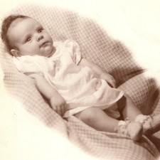ID'd 1948 Roberts Family Baby Girl Jerry Lynn Snapshot Photo Infant White Dress picture