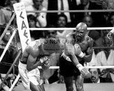 MARVELOUS MARVIN HAGLER AND THOMAS HEARNS FIGHT IN 1985 - 8X10 PHOTO (BB-992) picture