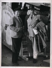 1946 Press Photo Clyde Pangborn around the world flyer & Cliff Clevenger PanAM picture