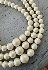 Beautiful Mid Century Vintage Necklace w/ Smooth Soft Lustre Faux Pearls picture