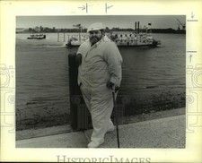 1988 Press Photo Chef Paul Prudhomme walks by Mississippi River in Louisiana picture